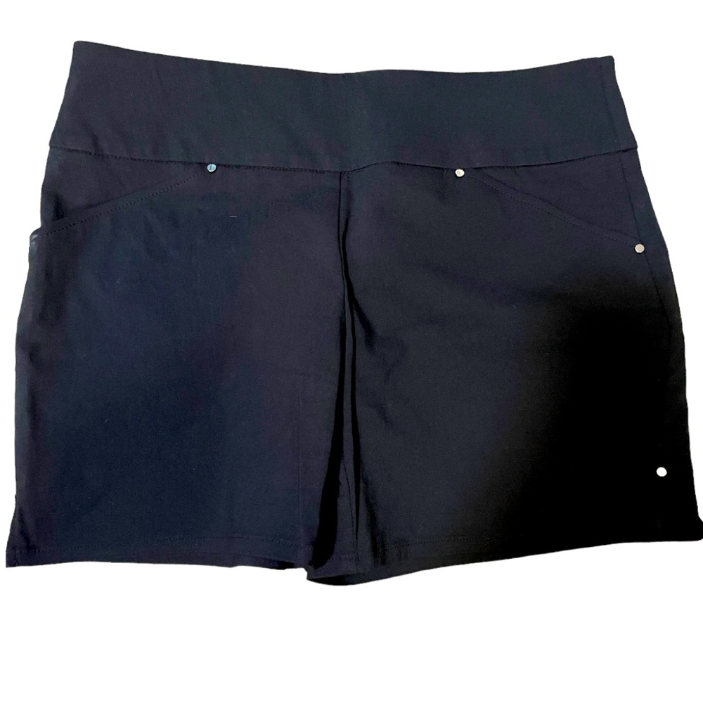 INC international concepts, ladies pull on black shorts, size 6
